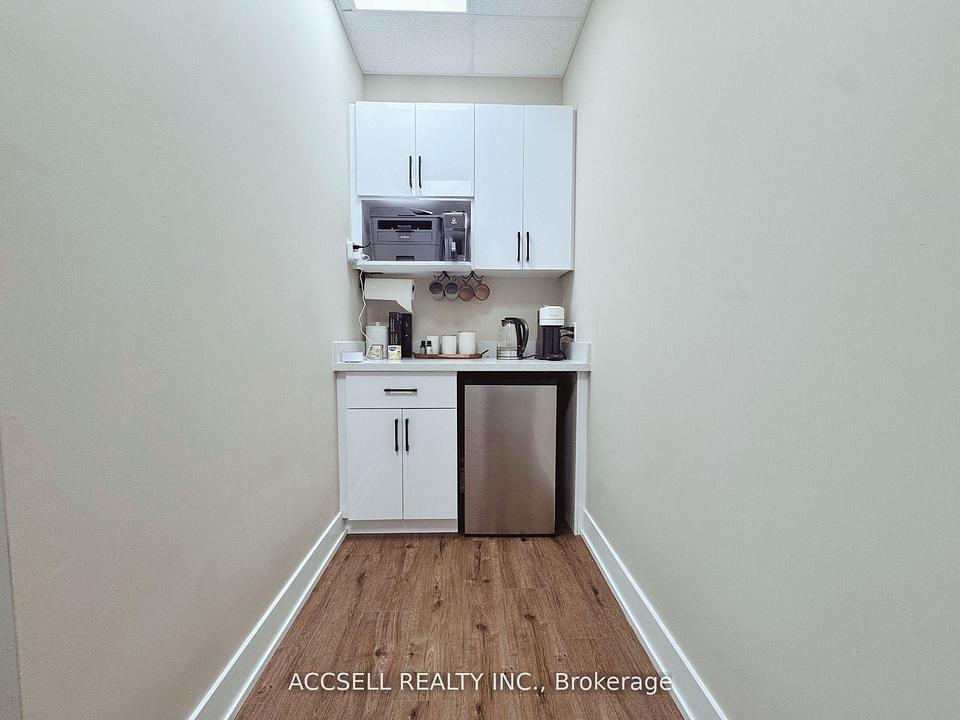 213 - 3485 Rebecca Street, Oakville, ON