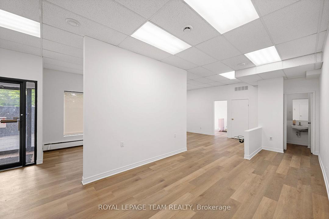 945D Richmond Road, Ottawa, ON