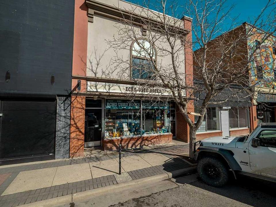 325 5 Street South, Lethbridge, AB