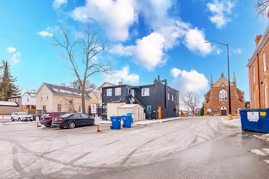 277 Queen Street South, Mississauga, ON
