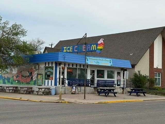 202 2 Street West, Drumheller, AB