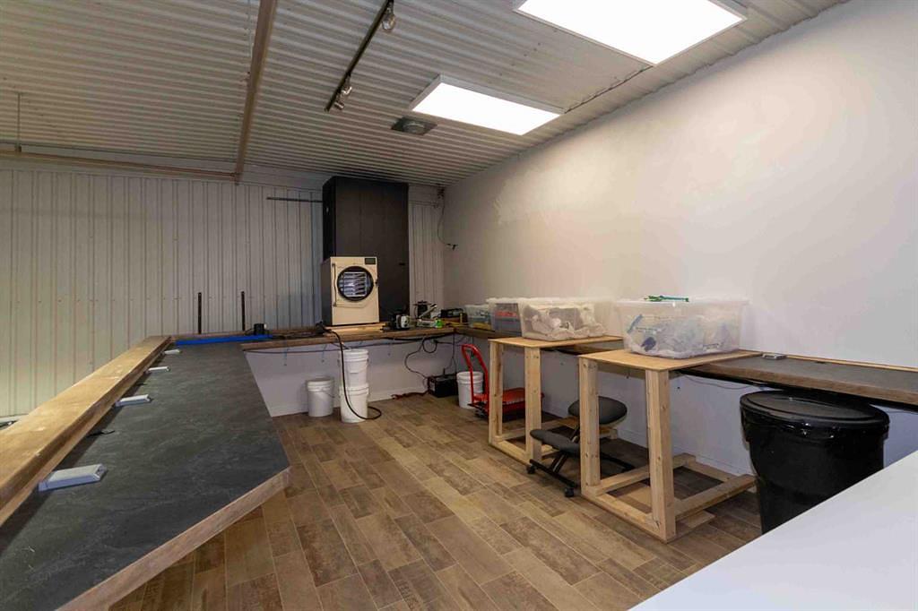 300e, Raymond, AB