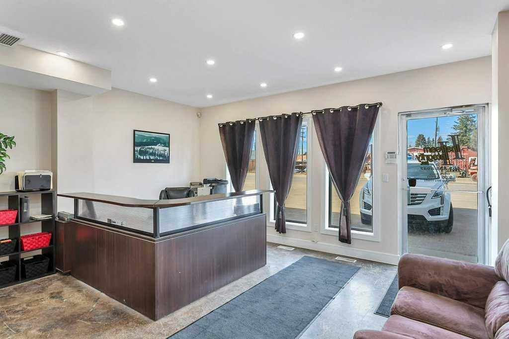 4911 50 Avenue, Eckville, AB