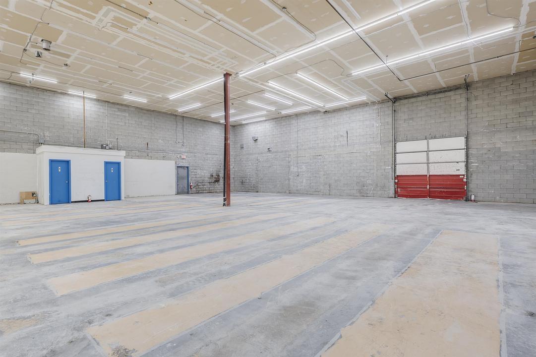 1 - 33324 South Fraser Way, Abbotsford, BC