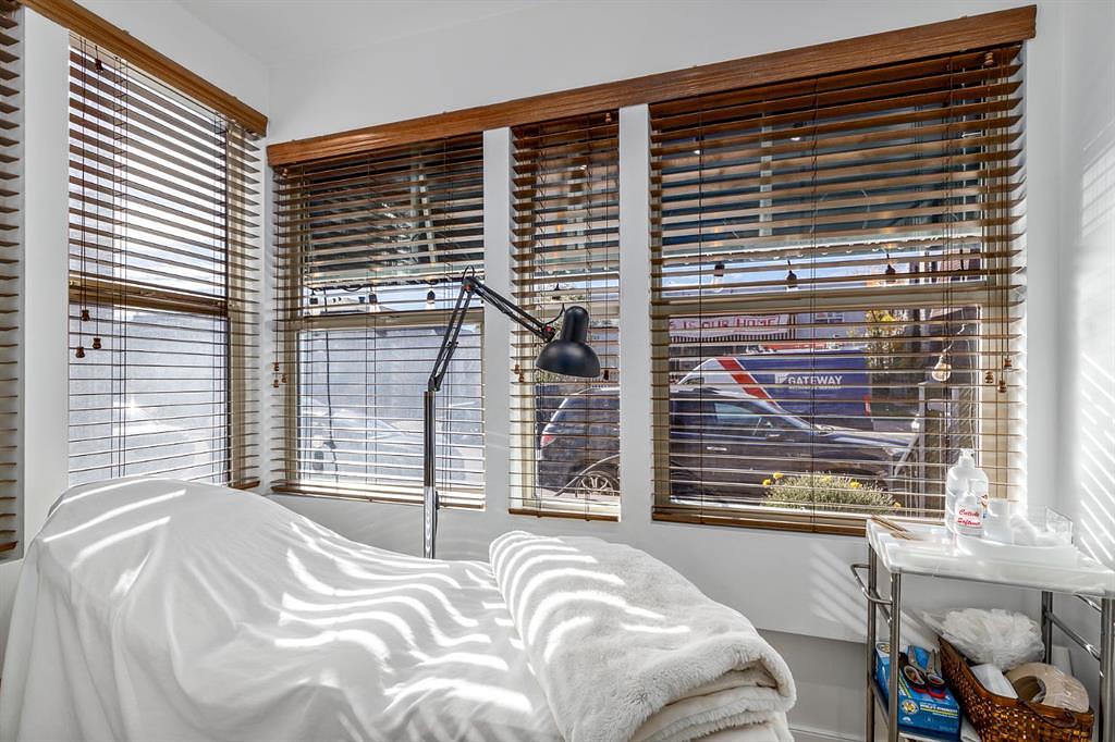 2032 34 Avenue Southwest, Calgary, AB