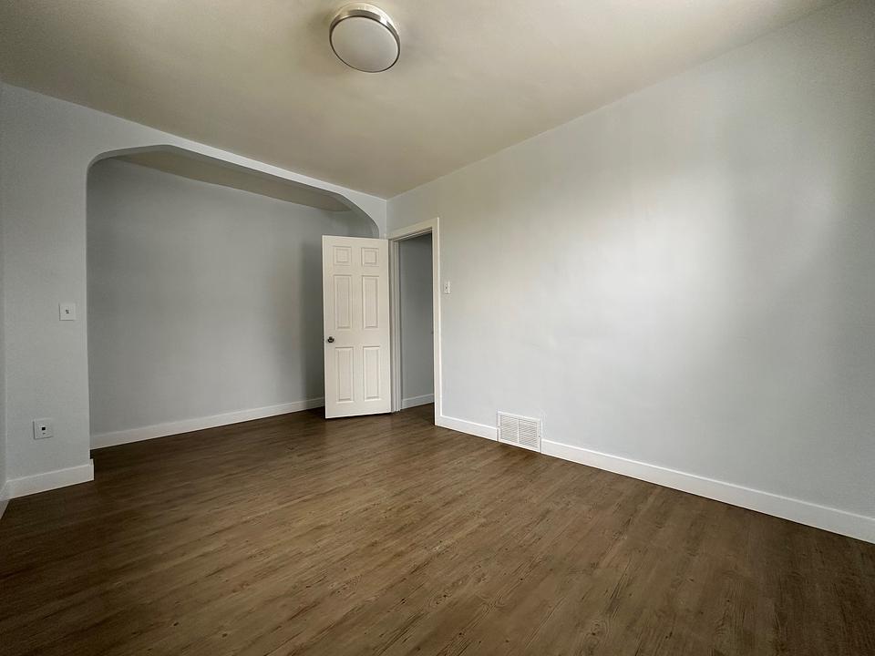 1101 22 Avenue Northwest, Calgary, AB