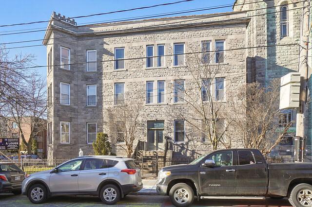 215 Rue de Castelnau East, Montréal, QC