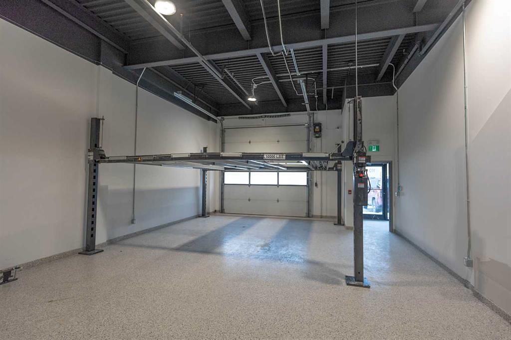 112 - 200 Alpine Meadows, Canmore, AB