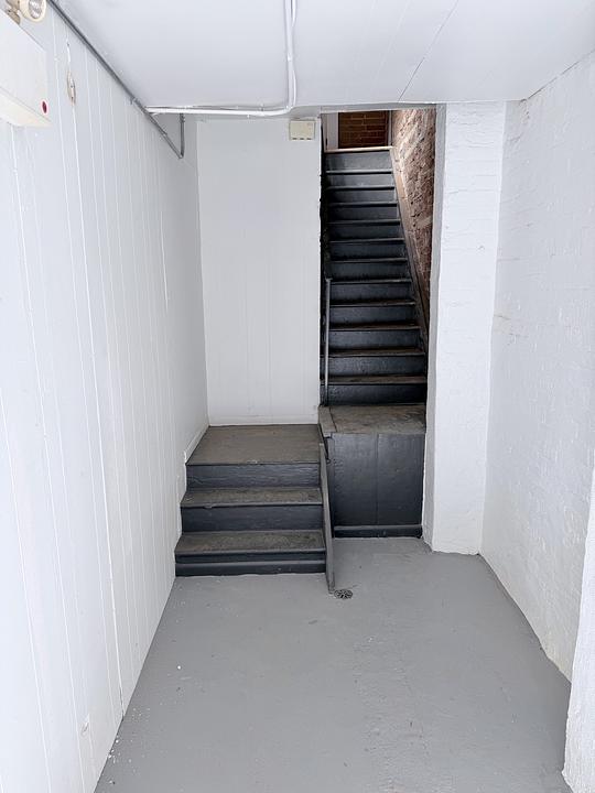 8 REAR - 531 Yonge St, Toronto, ON