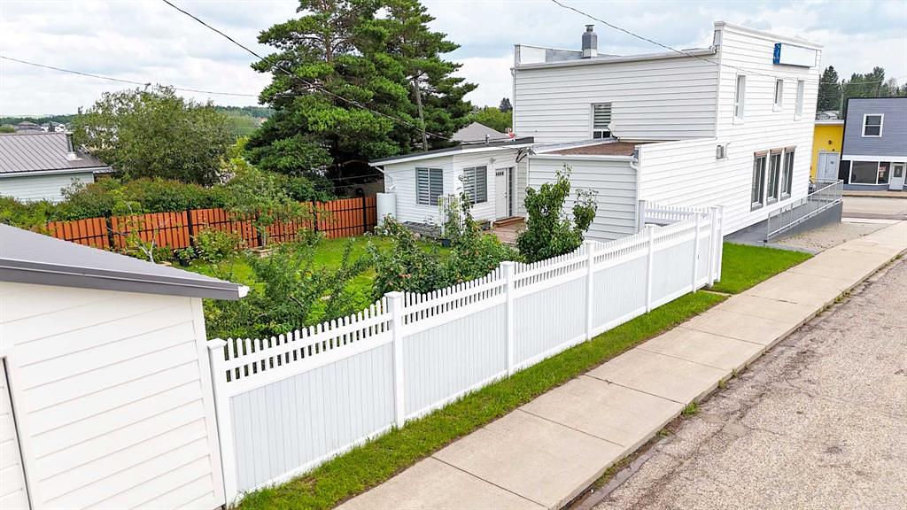 2124 20 Street, Delburne, AB