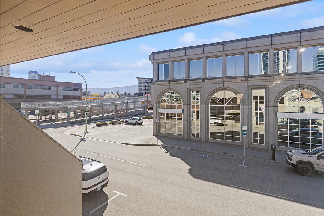 202 - 586 Leon Avenue, Kelowna, BC