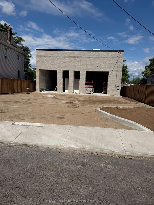 A & B - 389 Avondale Street, Hamilton, ON