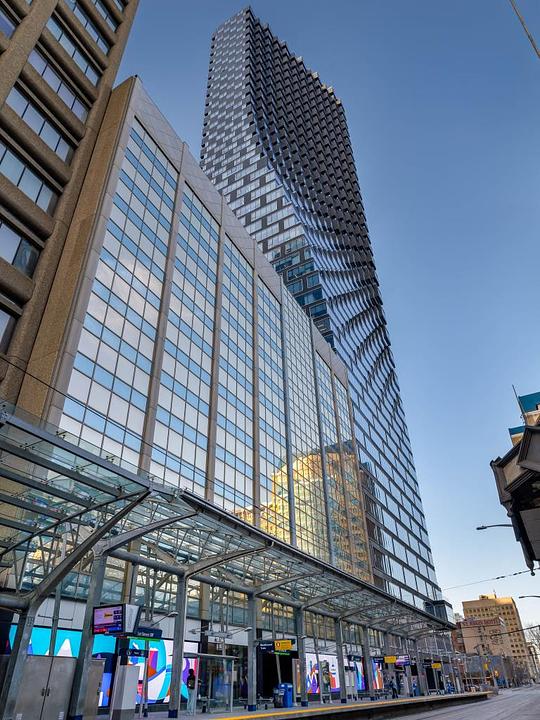 700 - 685 Centre Street South, Calgary, AB