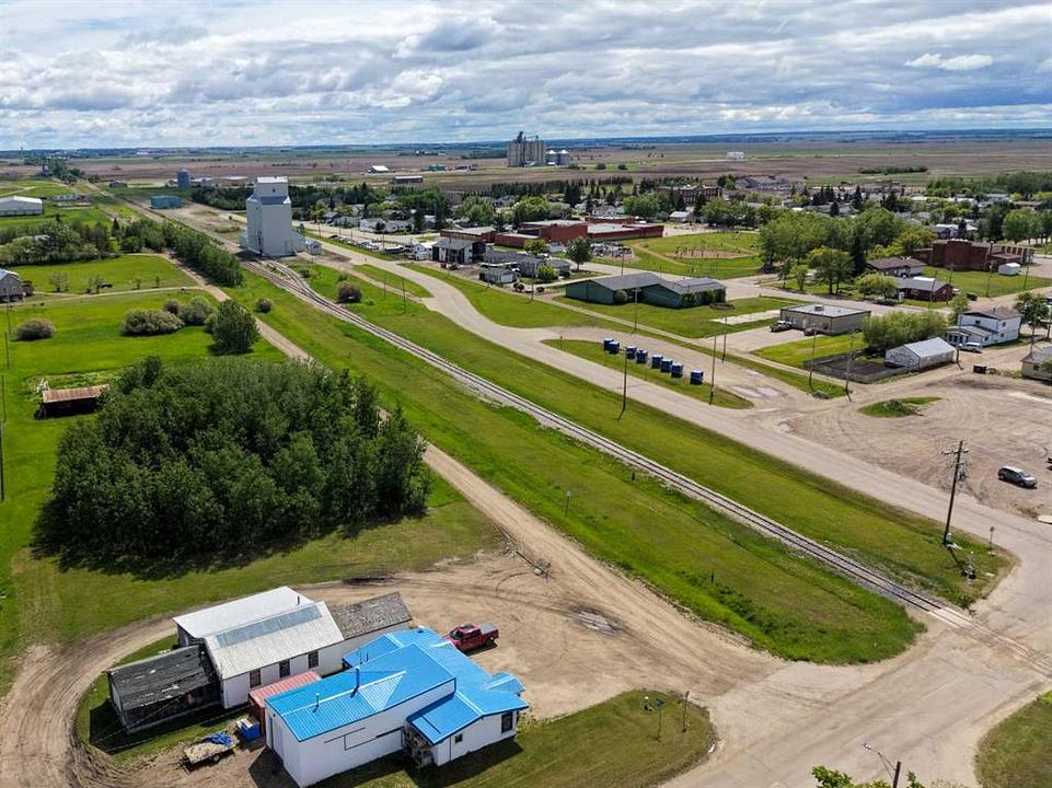 8 Railway Avenue Northeast, Falher, AB