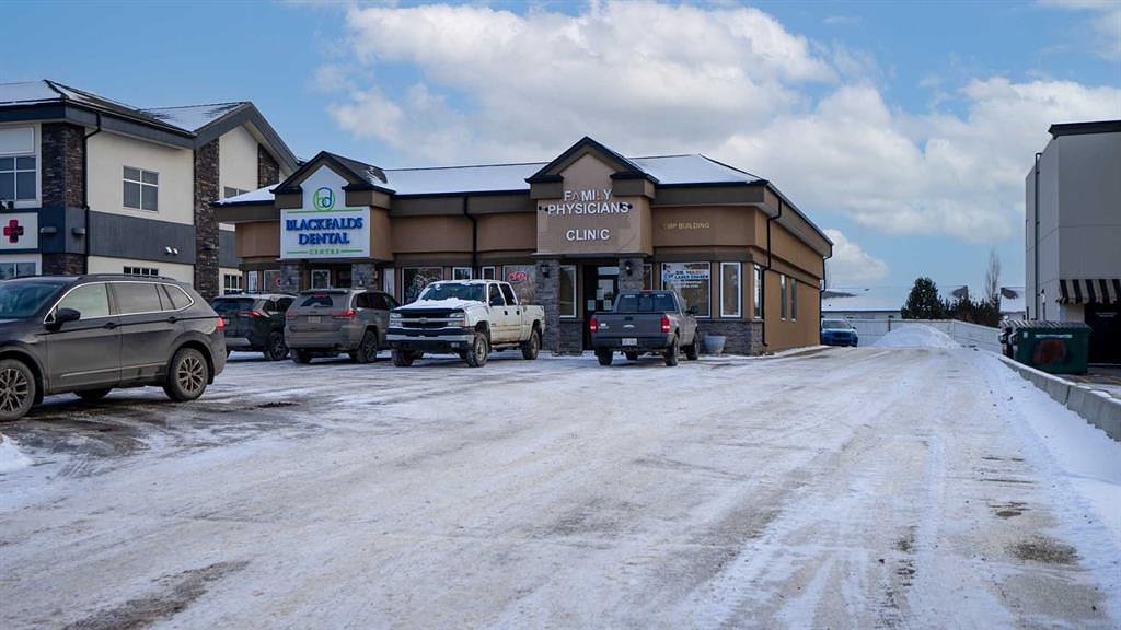 1 - 5021 Parkwood Road, Blackfalds, AB