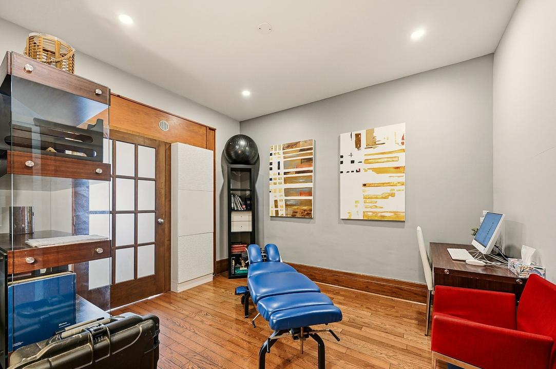 921 Boulevard Saint-Joseph Est, Montréal, QC