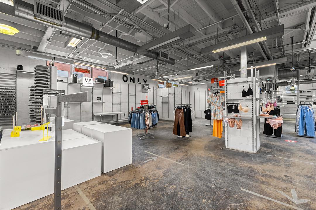 9455 Boulevard Saint-Laurent, Montréal, QC