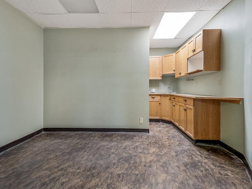 200 - 120 8 Street South, Lethbridge, AB