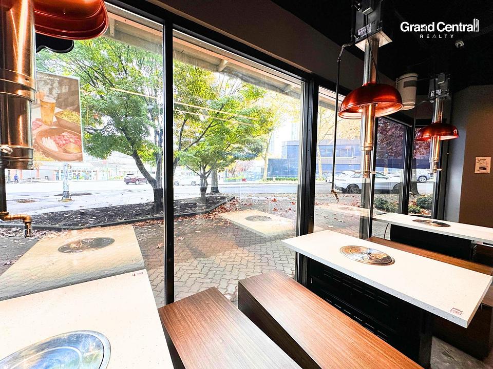 6 - 5-4300 Kingsway, Burnaby, BC