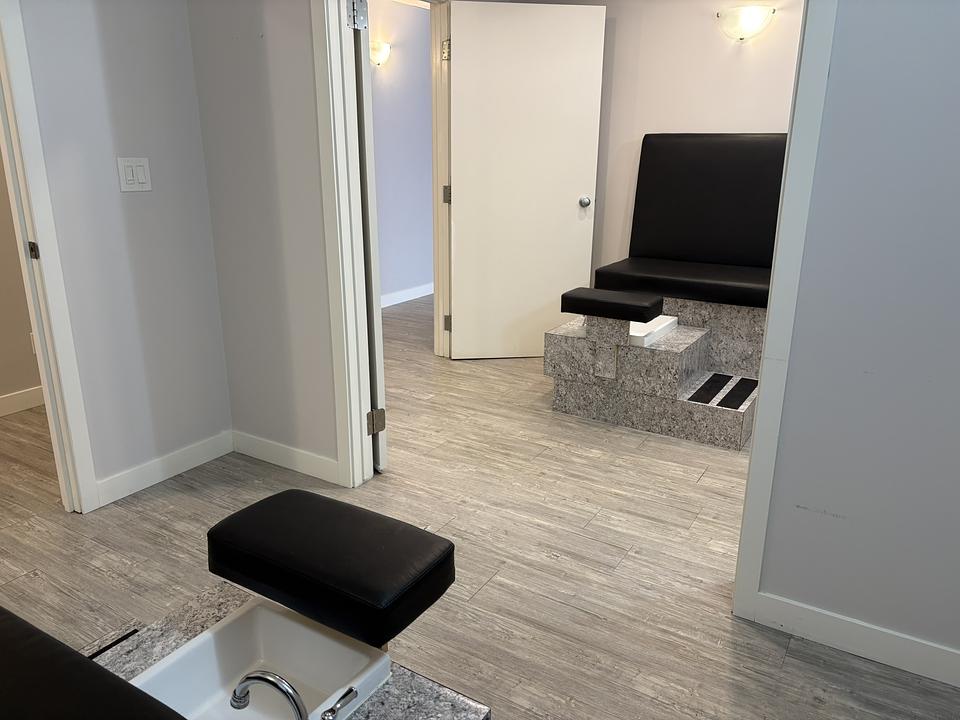 200/206 - 10132 105 Street Northwest, Edmonton, AB