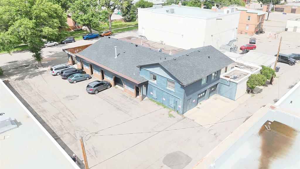 327 10 Street South, Lethbridge, AB