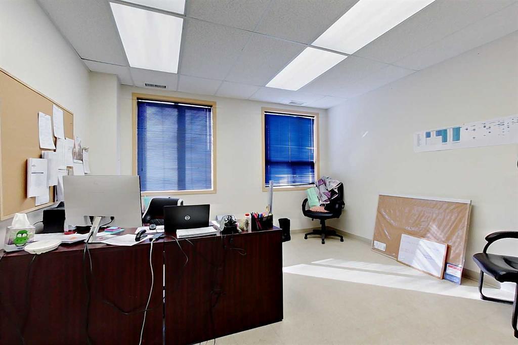 3 - 8 Gateway Boulevard, Alhambra, AB