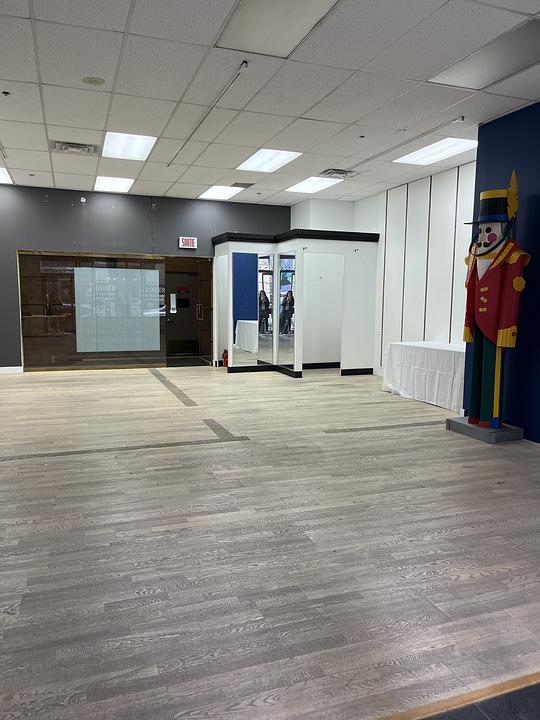 1247 Boulevard Robert-Bourassa, Montréal, QC