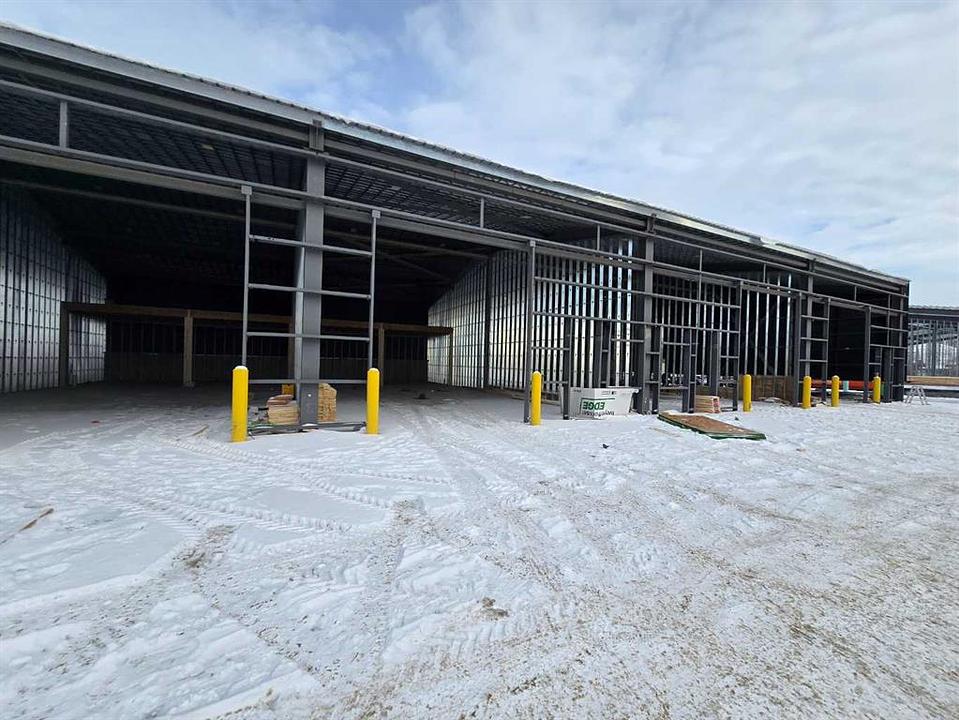 14 Griffin Industrial Point, Cochrane, AB
