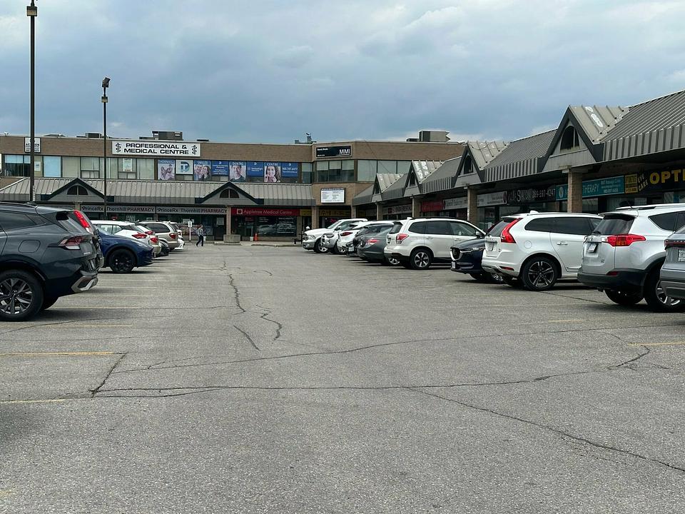 Unit 208 - 390 Steeles Avenue West, Vaughan, ON