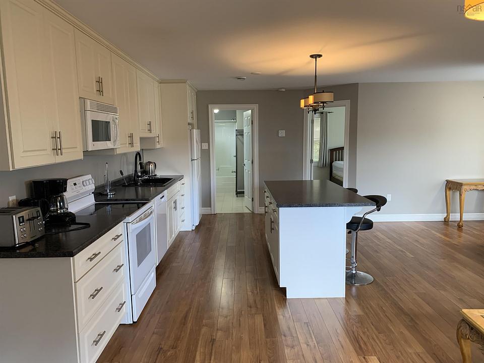 1423 Fall River Road, Fall River, NS