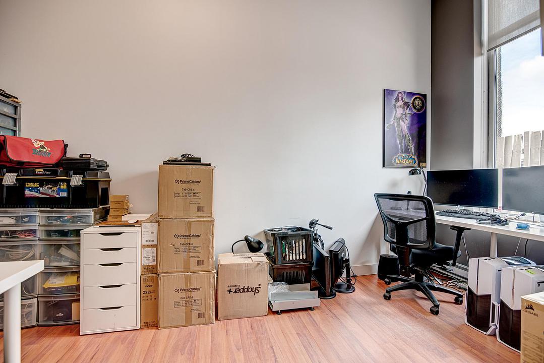 Office - 204 Rue Notre-Dame Ouest, Montréal, QC