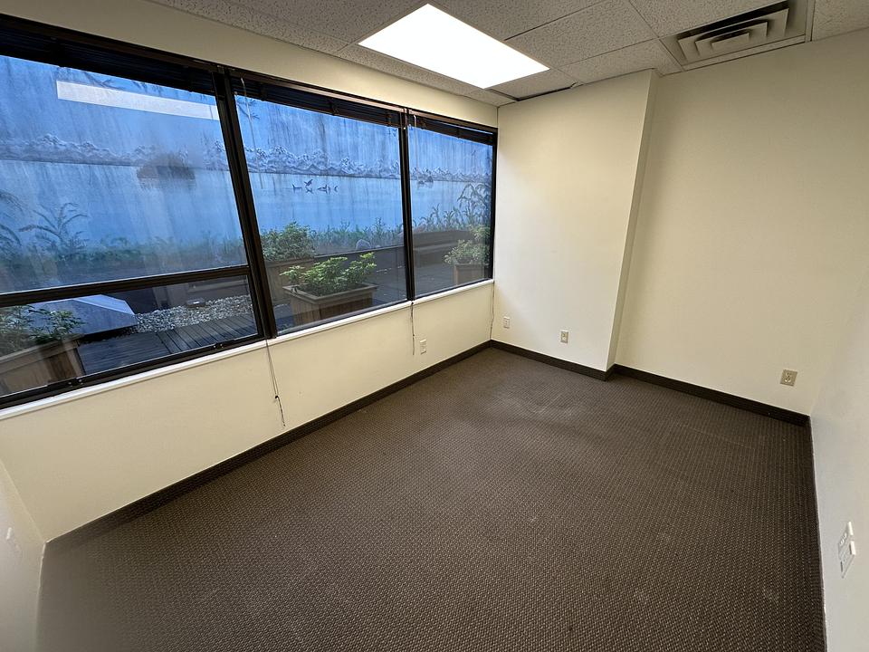 205 - 1401 Lonsdale Avenue, North Vancouver, BC