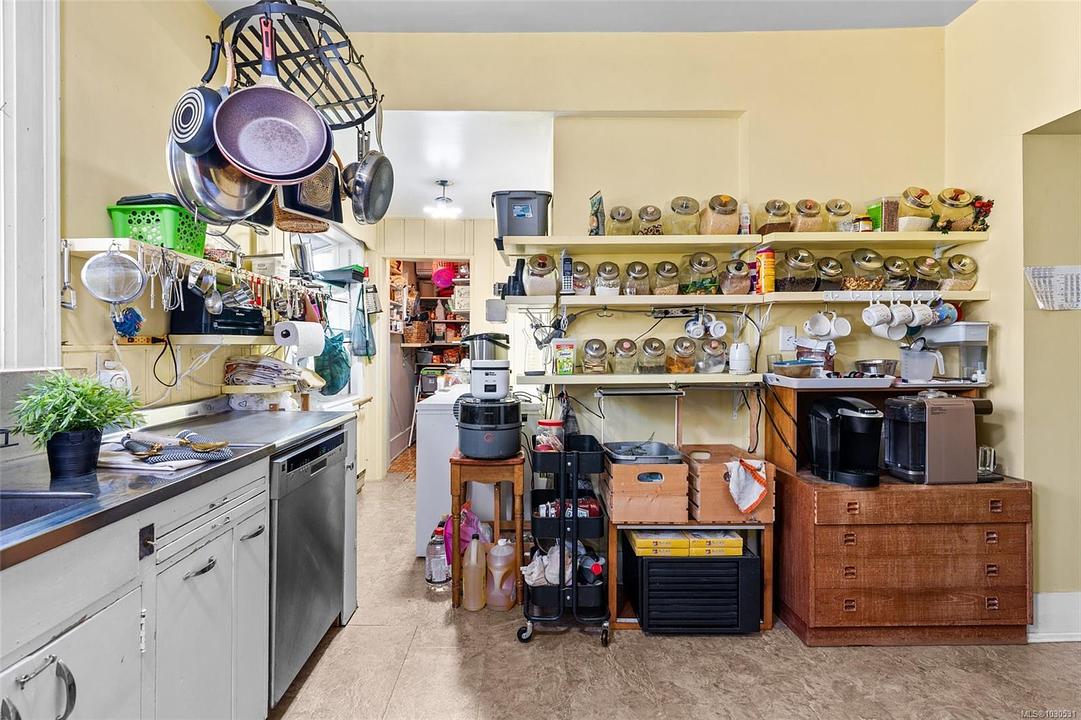 1043 Belmont Avenue, Victoria, BC