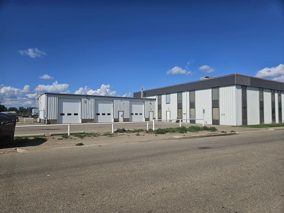 303 8 Street East, Brooks, AB