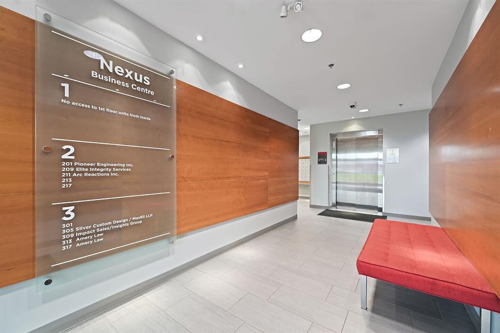 305 - 3223 5 Avenue Northeast, Calgary, AB