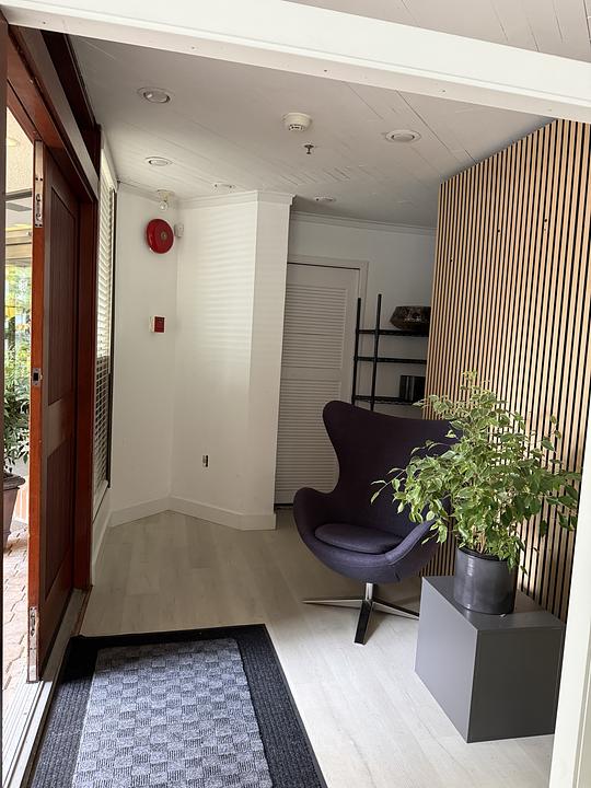 102 - 1675 Hornby Street, Vancouver, BC