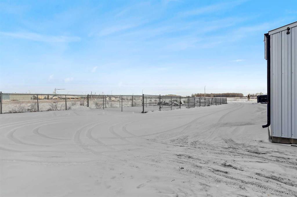 101 - 312 Energy Way, Penhold, AB