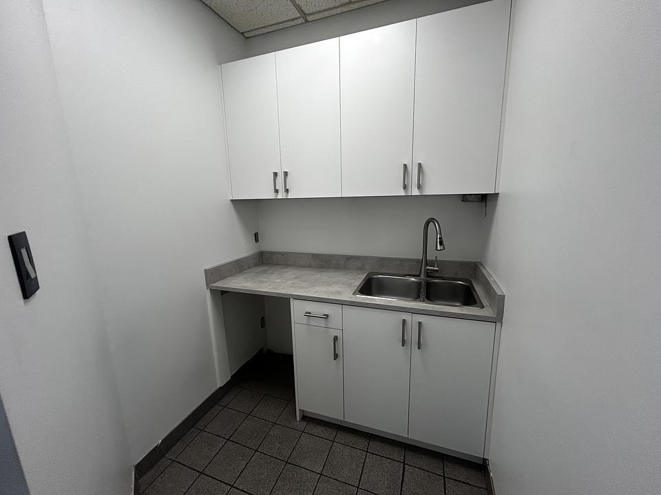 D14 - 1105 Crestlawn Drive, Mississauga, ON