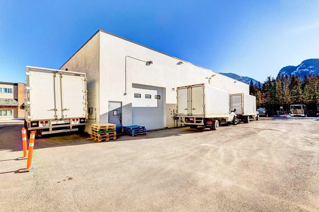 106 - Jay Street, Banff, AB