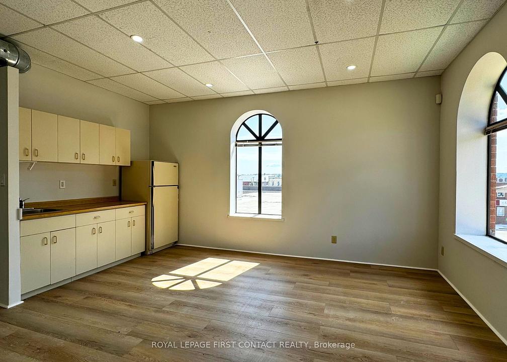 48 Collier Street, Barrie, ON