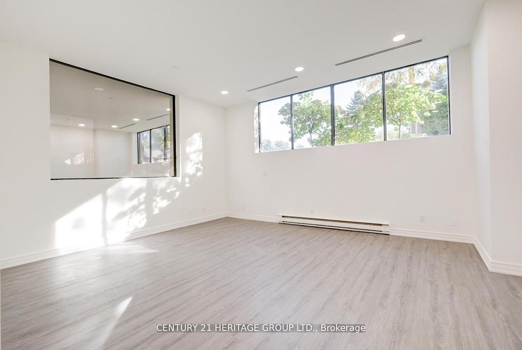 101 - 2900 Yonge Street, Toronto, ON