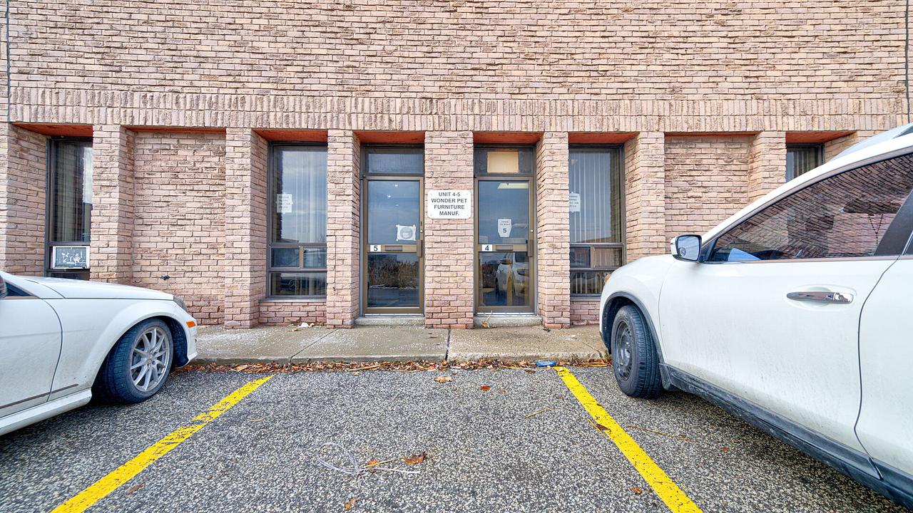 4-5 - 5511 Tomken Road, Mississauga, ON