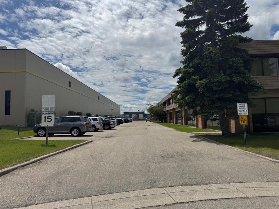 9 - 4045 74 Avenue Southeast, Calgary, AB