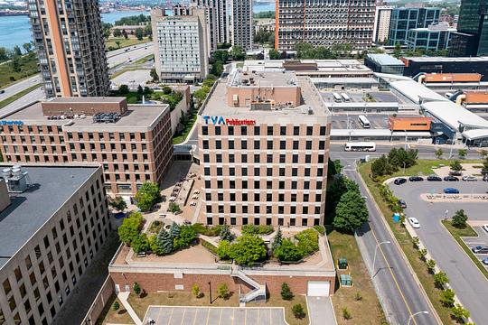 1010 Rue de Sérigny, Longueuil, QC