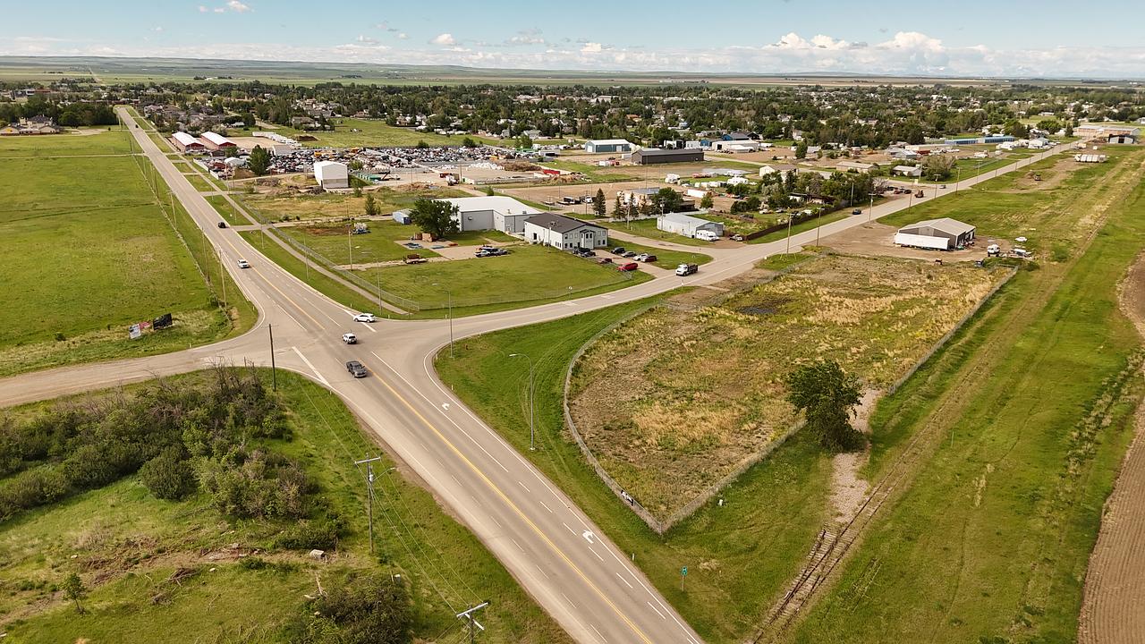 305 East RR Street, Raymond, AB