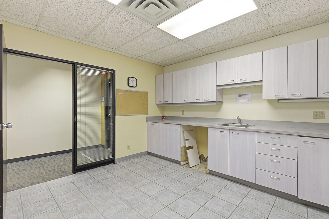 8162 - 8150 Boulevard Métropolitain Est, Montréal, QC