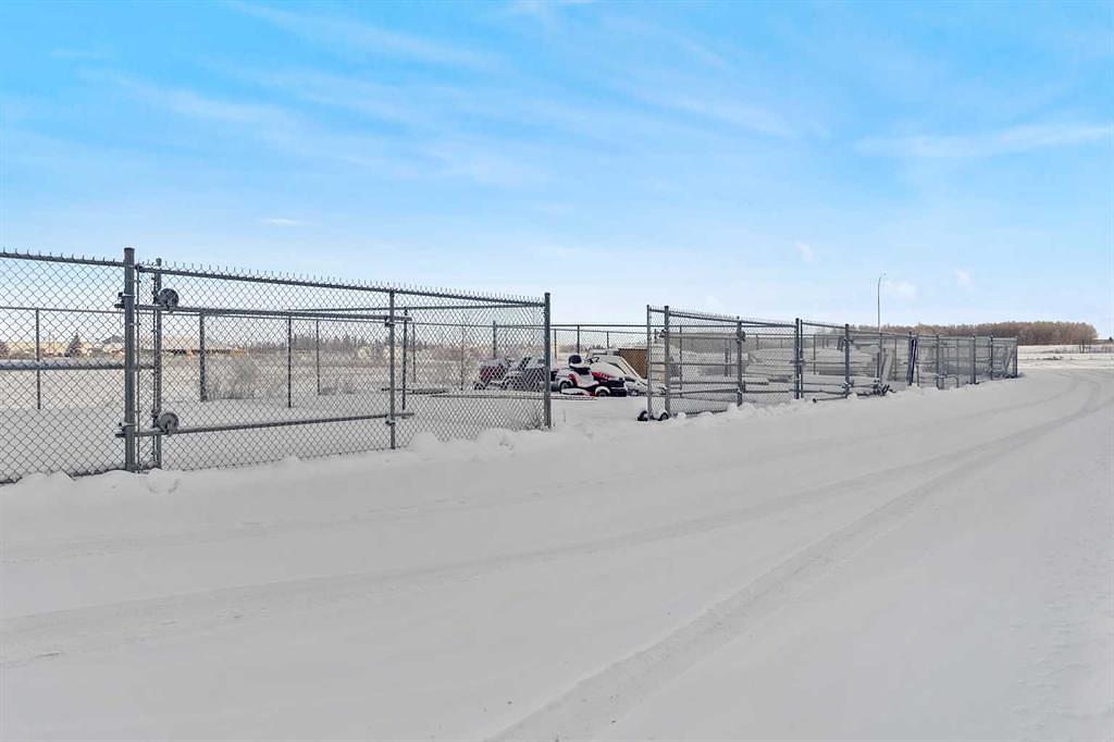 101 - 312 Energy Way, Penhold, AB