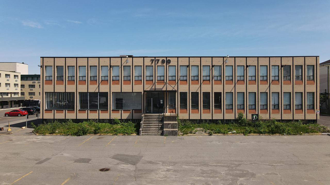 7790 Chemin de la Côte-de-Liesse, Montreal, QC