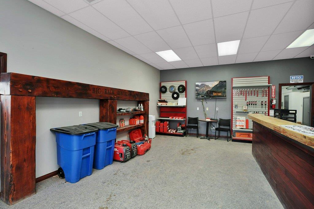 1101 Main Avenue East, Sundre, AB