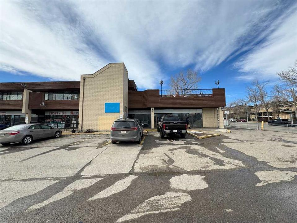 1 - 523 Woodpark Boulevard Southwest, Calgary, AB